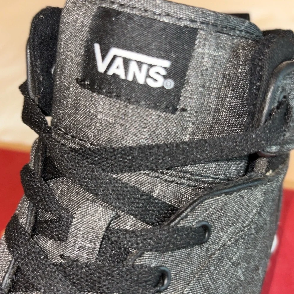 Size 7Y Boy/Girl High Top Vans